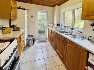 Kitchen- click for photo gallery